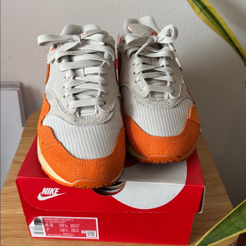 Nike Air Max 1 - light bone and magma orange - Picture 4 of 5